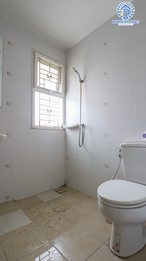 *****บ้านเดี่ยวมือสองย่านปทุมธานี ม.ศุภาลัยวิลล์ ศรีสมาน-ปทุมธานี บนเนื้อที่ 53.1 ตร.ว. พื้นที่ใช้สอย 170 ตร.ม. ฟังก์ชัน 4 ห้องนอน 3 ห้องน้ำ 2 ที่จอดรถ บ้านสวยราคานี้หาที่ไหน!! 15 นาทีก็ถึงโรบินสันศรีสมาน และทางด่วน "ศรีสมาน" จองเลย!